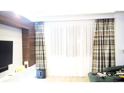 Классические шторы в гостиной фото в интерьере пример 2187
