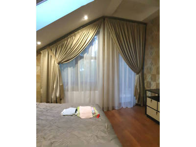 Классические шторы в спальне фото в интерьере пример 2306