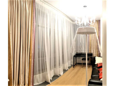 Классические шторы в гостиной фото в интерьере пример 2347