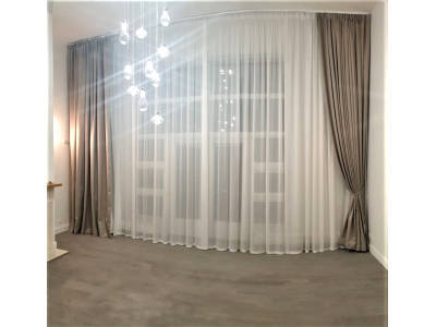 Классические шторы в гостиной фото в интерьере пример 2379
