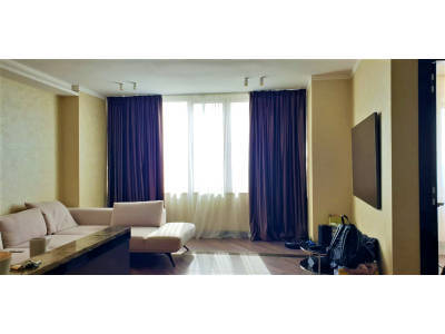 Классические шторы в гостиной фото в интерьере пример 2462