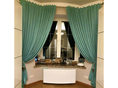 Классические шторы в гостиной фото в интерьере пример 2571