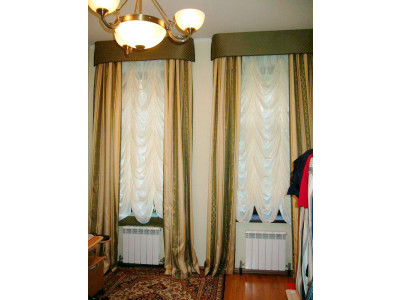 Классические шторы в спальне фото в интерьере пример 841