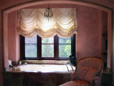 Французские шторы в ванной комнате фото в интерьере пример 178
