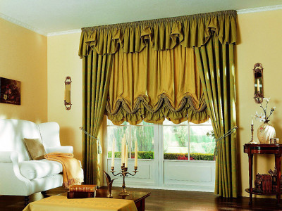 Классические шторы в гостиной фото в интерьере пример 379