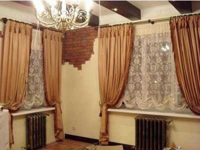 Австрийские шторы в гостиной фото в интерьере пример 376