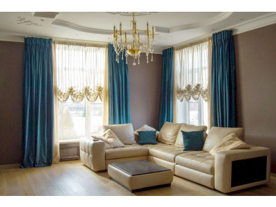 Классические шторы в гостиной фото в интерьере пример 323