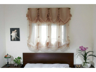 Австрийские шторы в спальне фото в интерьере пример 304
