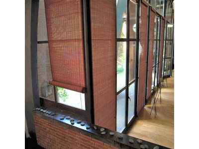 Бамбуковые шторы в коттедже фото в интерьере пример 1707
