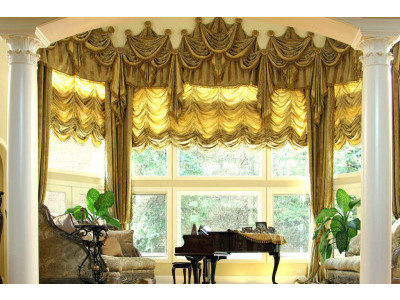 Классические шторы в гостиной фото в интерьере пример 833