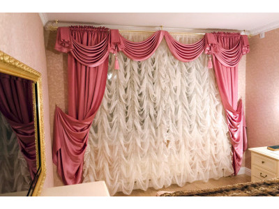 Классические шторы в спальне фото в интерьере пример 790