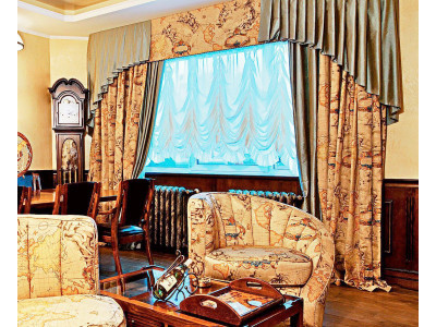 Классические шторы в гостиной фото в интерьере пример 768