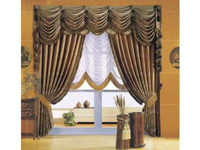 Классические шторы в гостиной фото в интерьере пример 386