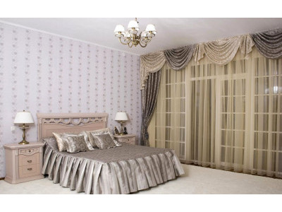 Классические шторы в спальне фото в интерьере пример 698