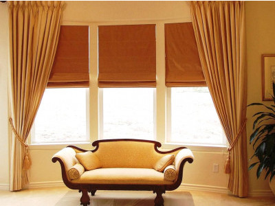 Классические шторы в гостиной фото в интерьере пример 686