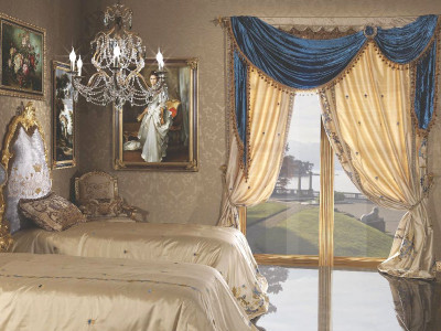 Классические шторы в спальне фото в интерьере пример 673