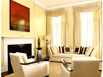 Классические шторы в гостиной фото в интерьере пример 648