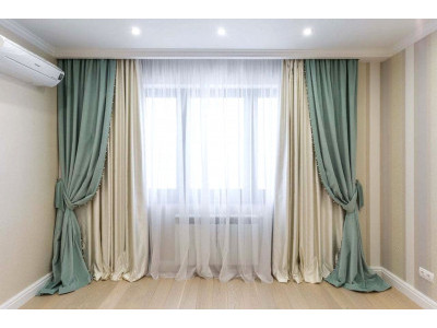 Классические шторы в гостиной фото в интерьере пример 628