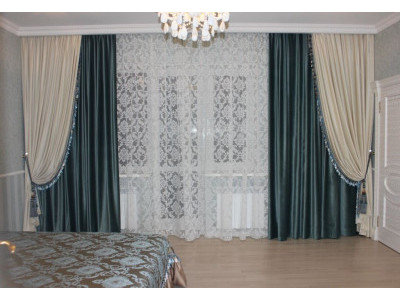 Классические шторы в спальне фото в интерьере пример 524