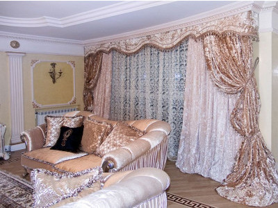 Классические шторы в гостиной фото в интерьере пример 519