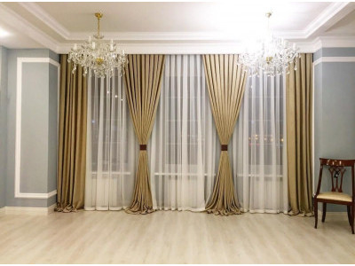 Классические шторы в гостиной фото в интерьере пример 518