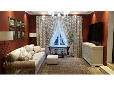 Классические шторы в гостиной фото в интерьере пример 508