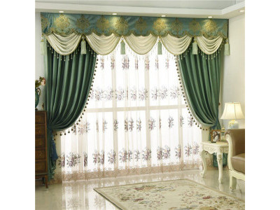 Классические шторы в гостиной фото в интерьере пример 498