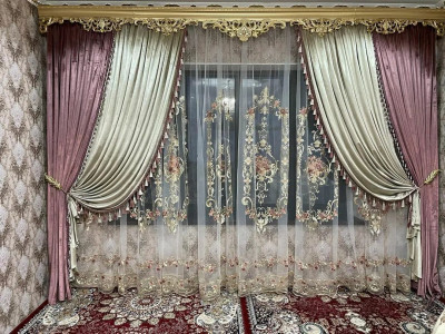 Классические шторы в гостиной фото в интерьере пример 497