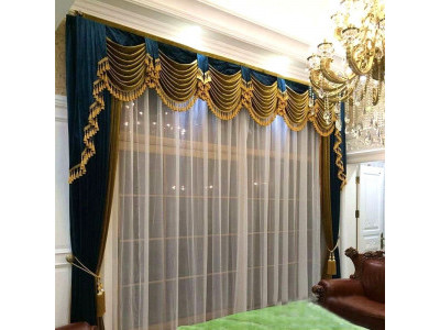 Классические шторы в гостиной фото в интерьере пример 579
