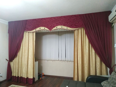 Классические шторы в гостиной фото в интерьере пример 574