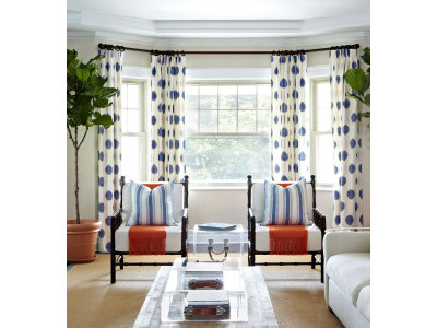 Классические шторы в гостиной фото в интерьере пример 546