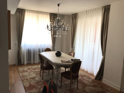 Классические шторы в гостиной фото в интерьере пример 720