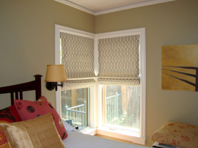 Римские шторы для спальни фото в интерьере пример 932