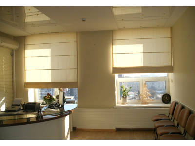 Римские шторы в офис фото в интерьере пример 2056