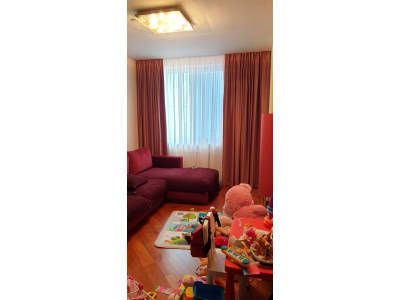 Классические шторы в гостиной фото в интерьере пример 2412
