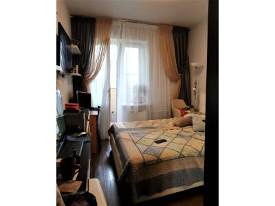 Классические шторы в спальне фото в интерьере пример 2421