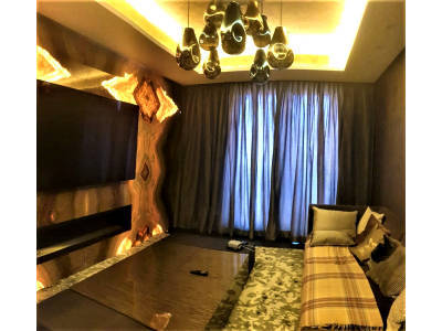 Классические шторы в гостиной фото в интерьере пример 2554