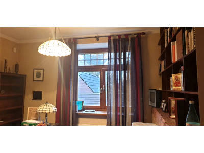 Классические шторы в коттедже и загородном доме фото в интерьере пример 2498