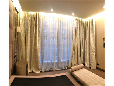 Классические шторы в гостиной фото в интерьере пример 2511