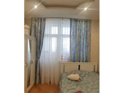 Классические шторы в спальне фото в интерьере пример 2592
