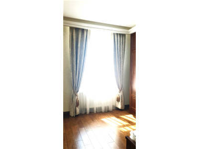 Классические шторы в спальне фото в интерьере пример 2607