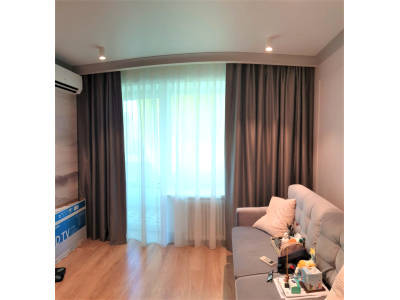 Классические шторы в гостиной фото в интерьере пример 2610