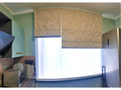 Римские шторы на кухню фото в интерьере пример 2615