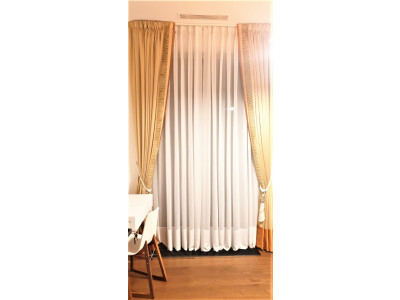 Классические шторы в гостиной фото в интерьере пример 2650