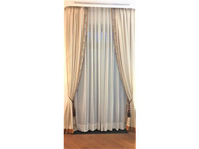 Классические шторы в гостиной фото в интерьере пример 2651