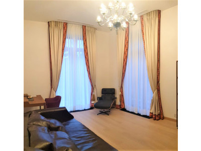 Классические шторы в гостиной фото в интерьере пример 2652