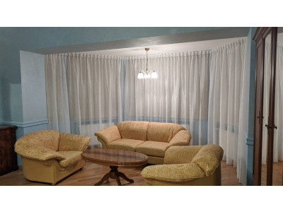 Тюлевые шторы в гостиной фото в интерьере пример 2671