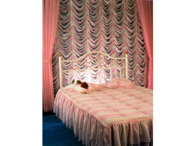 Французские шторы в спальне фото в интерьере пример 838