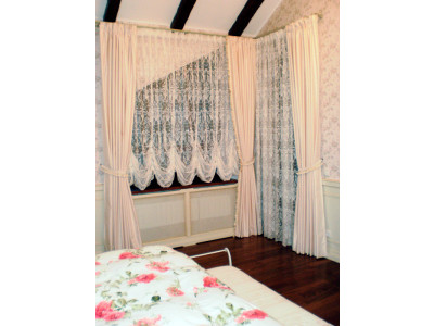 Австрийские шторы в спальне фото в интерьере пример 205