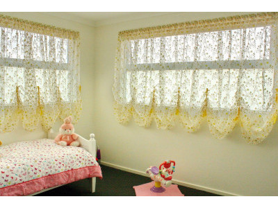 Австрийские шторы в детской комнате фото в интерьере пример 356